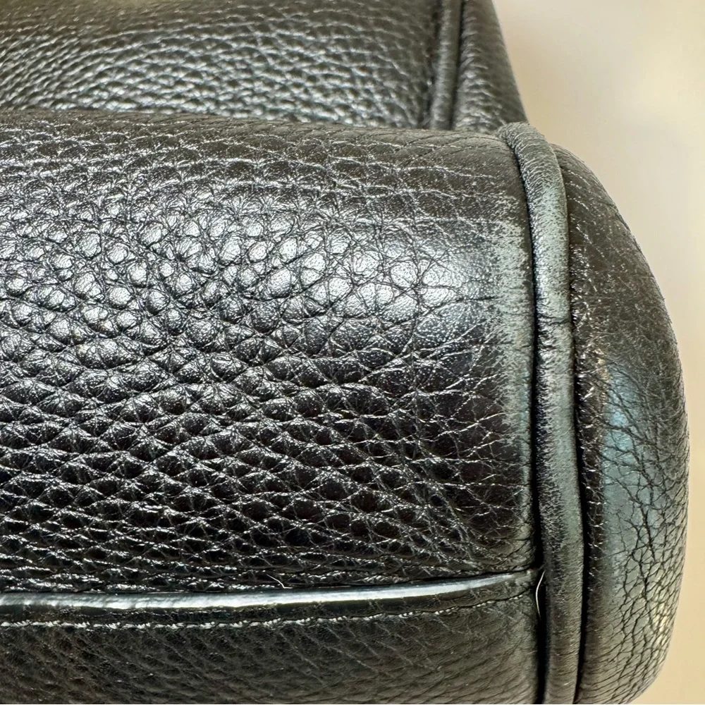 Gucci Emily Large Shoulder Bag In Pebbled Black Leather W Light Gold Chain Strap - Picture 11 of 16